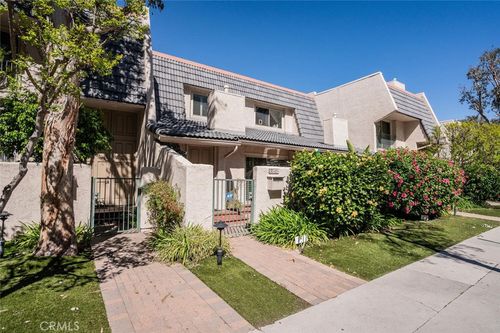 22249 Erwin St, Woodland Hills, CA, 91367-0954 | Card Image