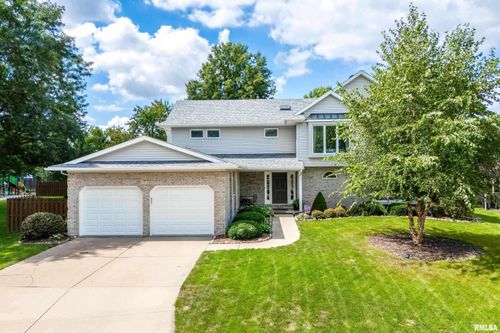 3729 Deer Springs Dr, Bettendorf, IA, 52722-6171 | Card Image