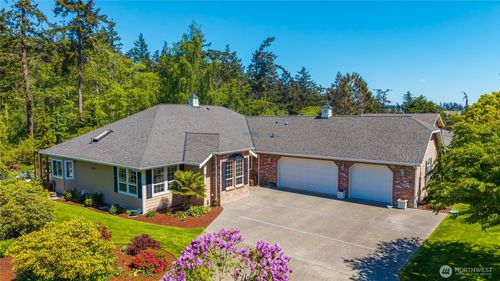 1546 Wedgewood Ln, Oak Harbor, WA, 98277-8855 | Card Image