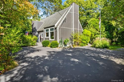 107 Spinney Rd, East Quogue, NY, 11942-3207 | Card Image