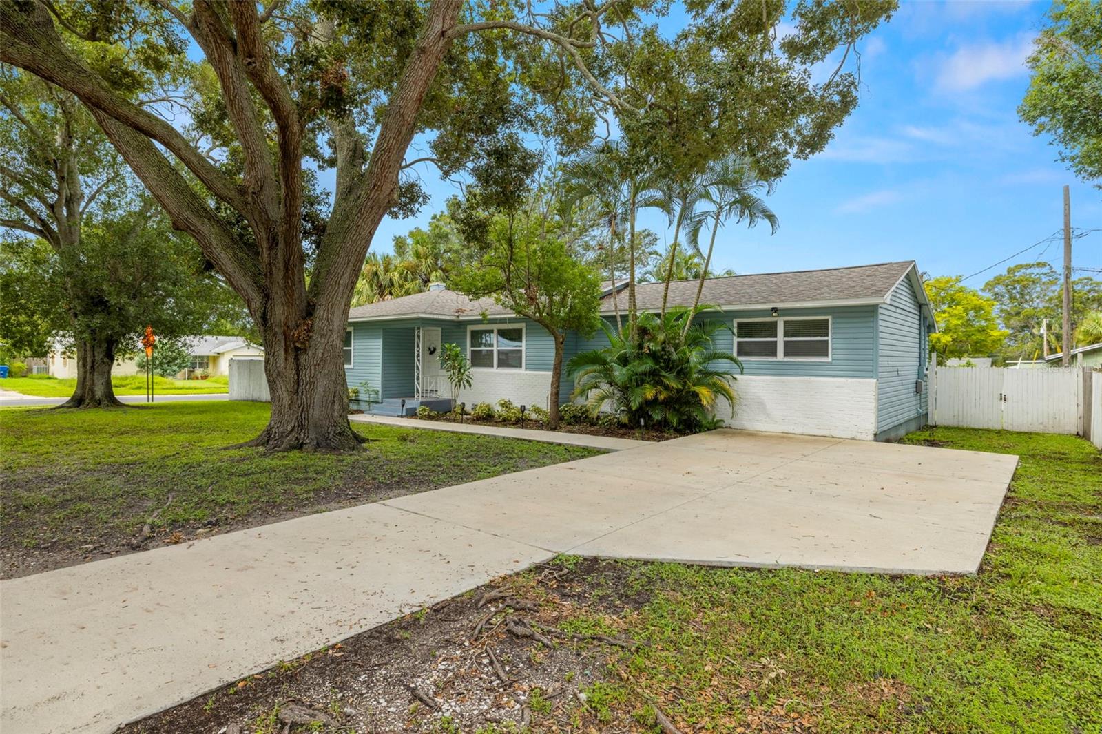 30th Ln, Largo, FL 33774