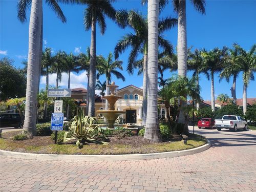 317-317 Villa Cir, Boynton Beach, FL, 33435-8910 | Card Image