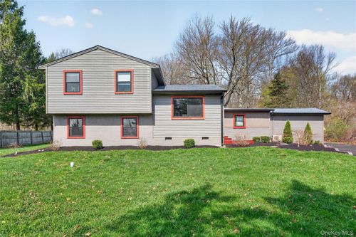 457 Forest Rd, Wallkill, NY, 12589-4740 | Card Image