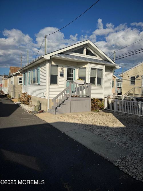 120 W Chadwick Way, Lavallette, NJ, 08735-1707 | Card Image