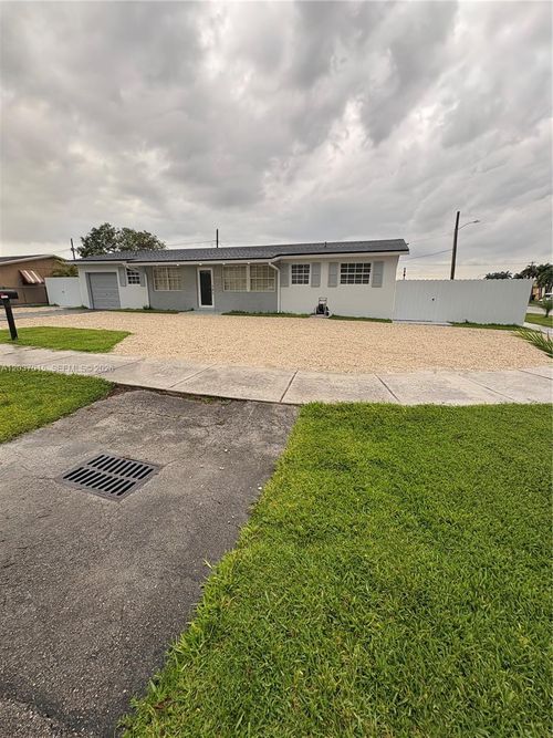 2765 Nw 212th St, Miami Gardens, FL, 33056-1129 | Card Image
