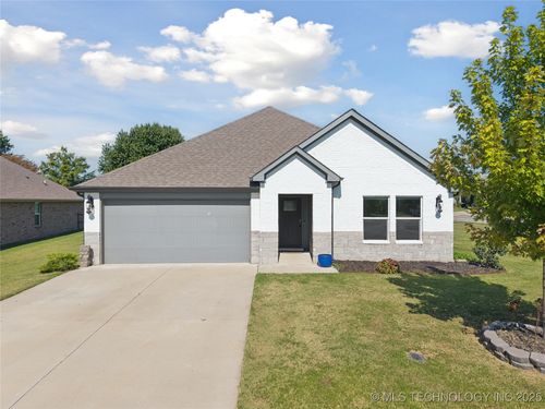 26550 Columbia Crest Dr, Claremore, OK, 74019-7503 | Card Image