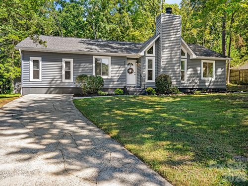 7904 Oakbark Ln, Charlotte, NC, 28226-3752 | Card Image