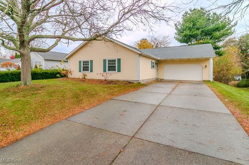 321 Parkway Blvd, Madison, OH, 44057-3275 | Card Image