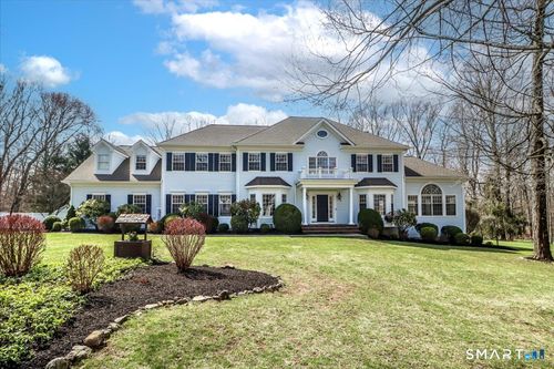8 Encampment Pl, Ridgefield, CT, 06877-1122 | Card Image