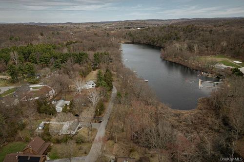 307 Sepasco Lake Dr, Rhinebeck, NY, 12572-2237 | Card Image