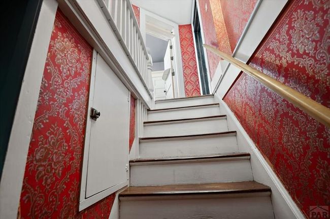 Stairway to Upper Level | Image 26