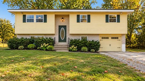402 E Clouse St, Mountain Grove, MO, 65711-2201 | Card Image