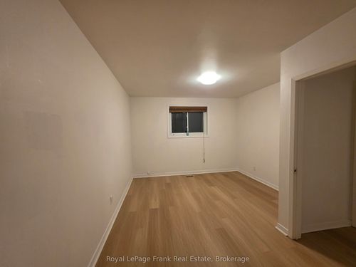 813 Zator Avenue, Pickering, ON, L1W1X8 | Card Image