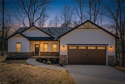 314 Lilly Dr, Kernersville, NC, 27284-9320 | Card Image