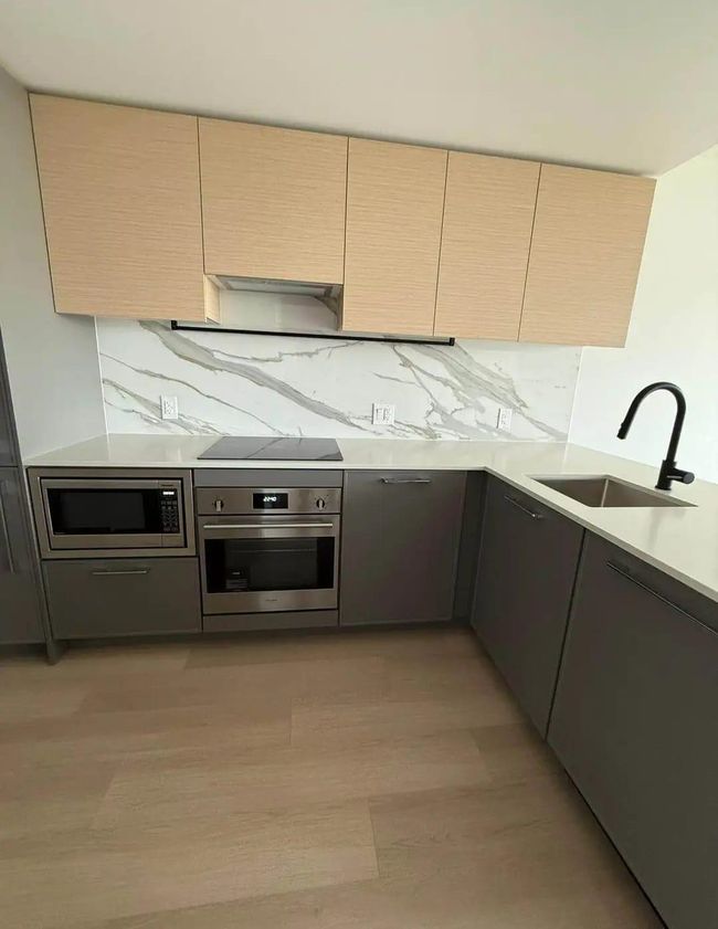 2108 - 13745 George Junction, Condo with 1 bedrooms, 1 bathrooms and 1 parking in Surrey BC | Image 5