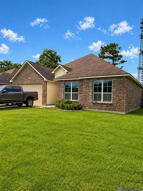 23426 Conifer Dr, Denham Springs, LA, 70726-8210 | Card Image