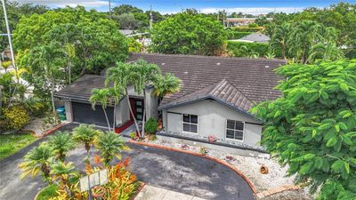 8611 Sw 82nd Ter, House other with 4 bedrooms, 3 bathrooms and null parking in Miami FL | Image 2