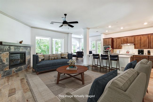 Living area w/v-staging | Image 5