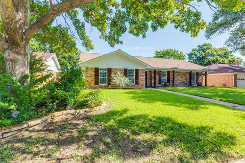 2203 Briarwood Blvd, Arlington, TX, 76013-3317 | Card Image