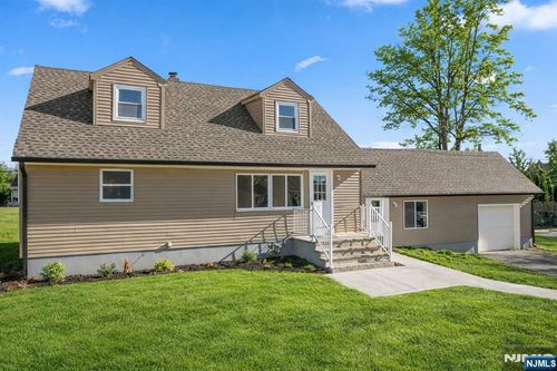 77 Huemmer Ter, Clifton, NJ, 07013-3329 | Card Image