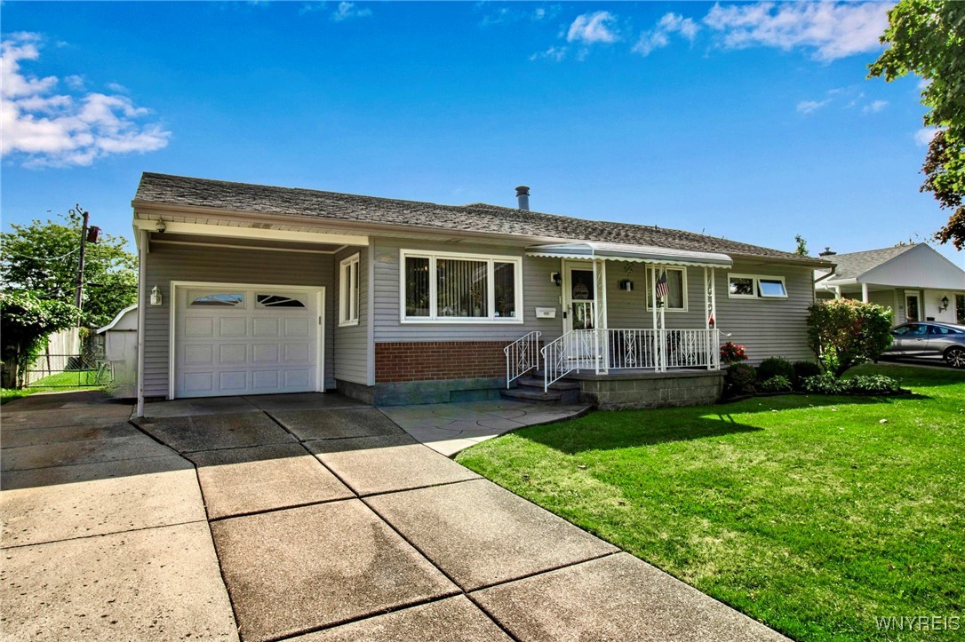 Idlewood Dr, Tonawanda, NY 14150