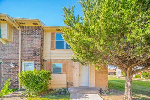 76 E Mountain Creek Dr, Grand Prairie, TX, 75052-5989 | Card Image