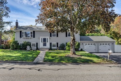 44 Juniper Dr, West Warwick, RI, 02893-2308 | Card Image