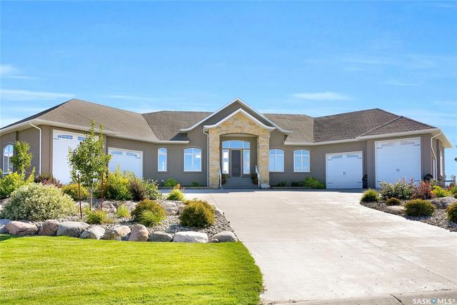 330 Spruce Creek Dr, House other with 5 bedrooms, 4 bathrooms and 10 parking in Pilot Butte SK | Image 4