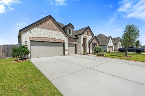 13606 Sacred Oaks Dr, Mont Belvieu, TX, 77535-2179 | Card Image