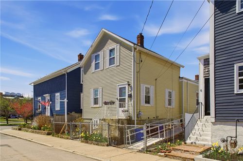 4 3rd St, Newport, RI, 02840-2417 | Card Image