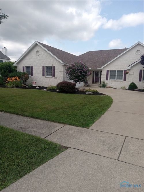 4223 Deer Run, Oregon, OH, 43616-3581 | Card Image