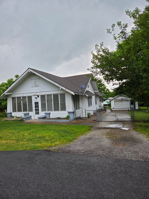 111 E Forest Street, Bolivar, MO, 65613 | Card Image
