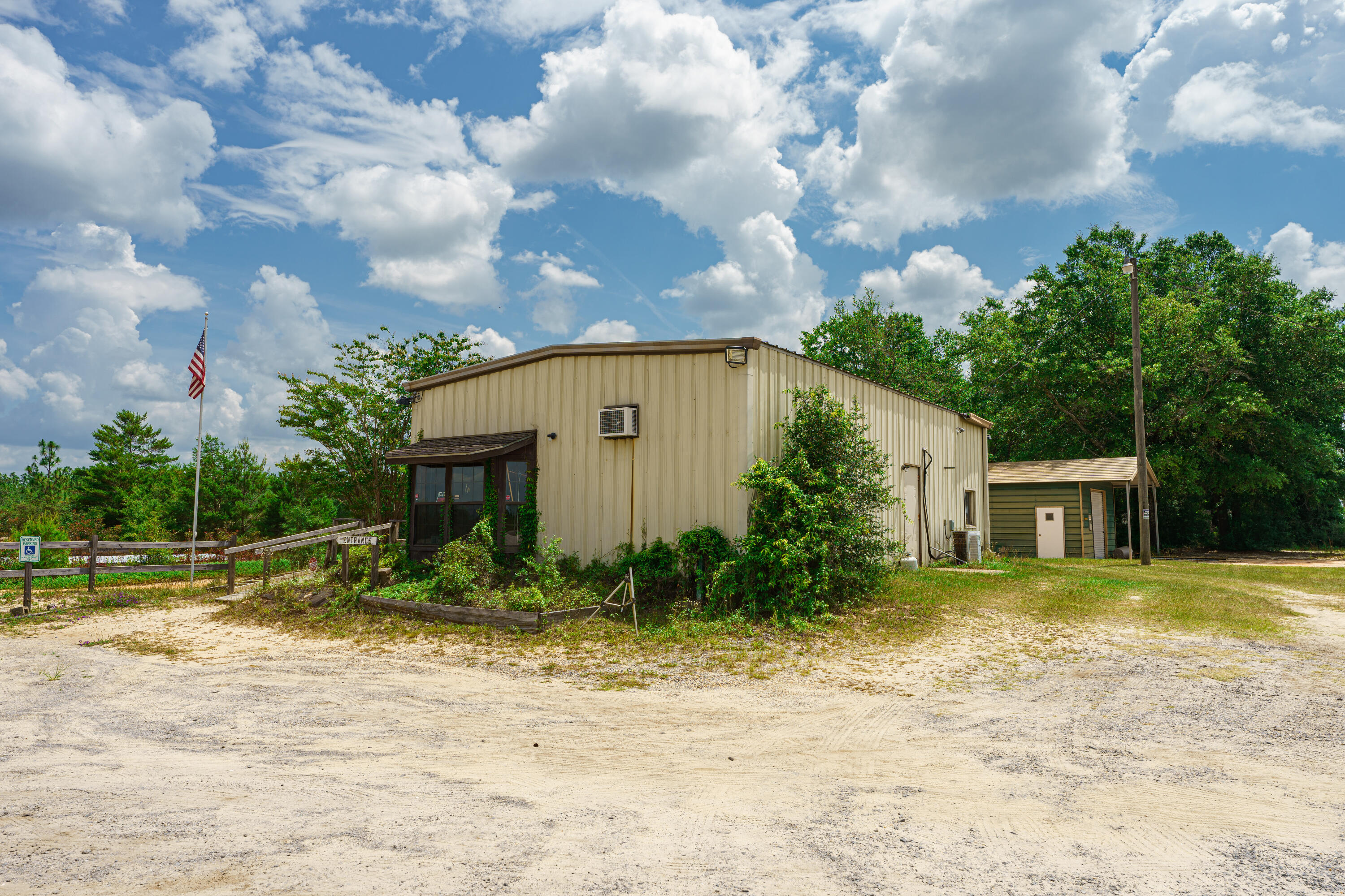 3985 Highway 90 E, Crestview, FL 32539