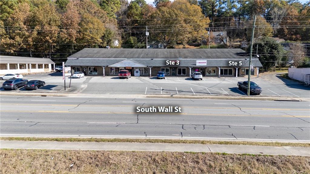 514 S Wall St, Calhoun, GA 30701