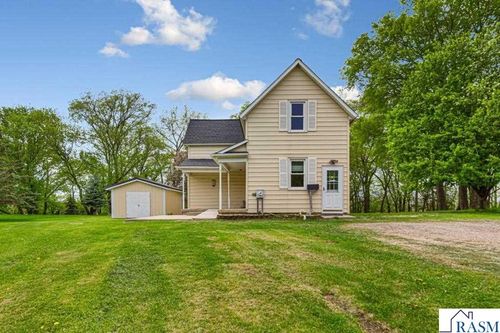 307 Meadow Woods Dr, Mankato, MN, 56001-8960 | Card Image