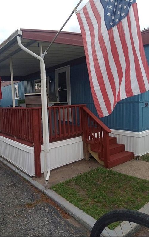 660 Beverage Hill Ave, Pawtucket, RI, 02861-4467 | Card Image