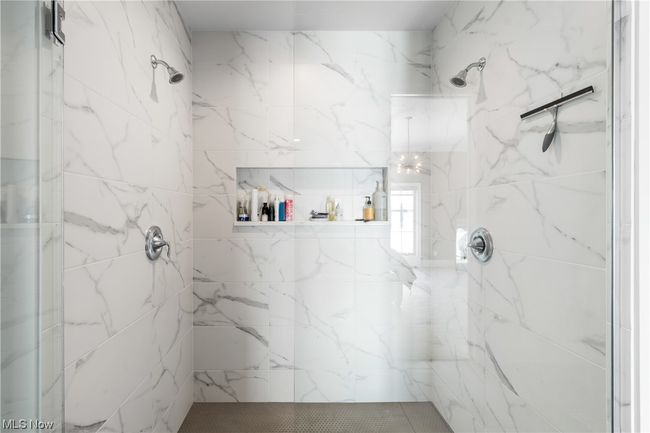 Double head oversized custom tiled shower | Image 19