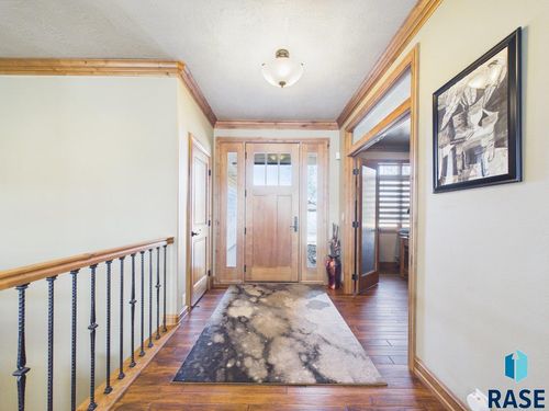 305 E 77th St Street, Sioux Falls, SD, 57108 | Card Image