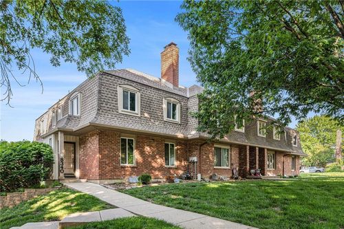 8340 N Overland Dr, Kansas City, MO, 64151-1016 | Card Image
