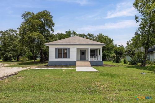 306 W Travis St, Holland, TX, 76534-3098 | Card Image