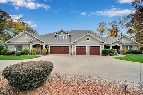 6050 Roberta Rd, Harrisburg, NC, 28075-8578 | Card Image