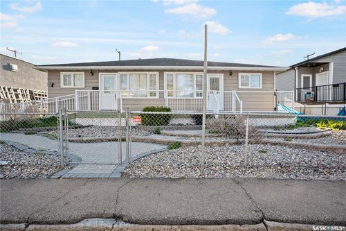 540 Wascana St, Regina, SK, S4R4J2 | Card Image