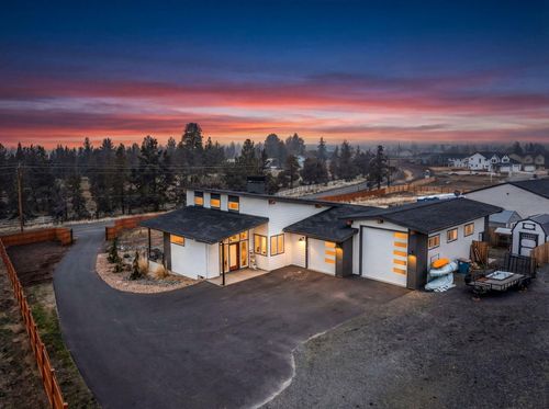 2370 Sw Helmholtz Way, Redmond, OR, 97756-7611 | Card Image