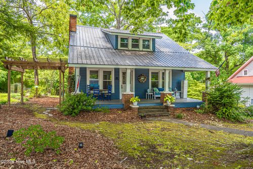 131 N Middleton St, Robbins, NC, 27325-8480 | Card Image