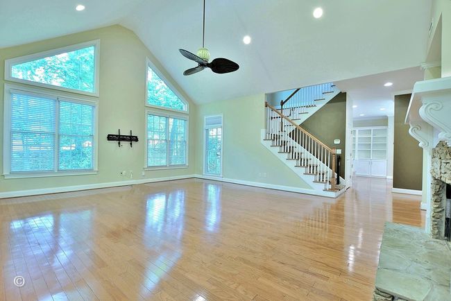 Great Room with vaulted ceilings | Image 6
