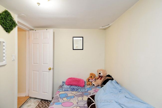 7 Sophia St, House other with 3 bedrooms, 2 bathrooms and 4 parking in Brampton ON | Image 35