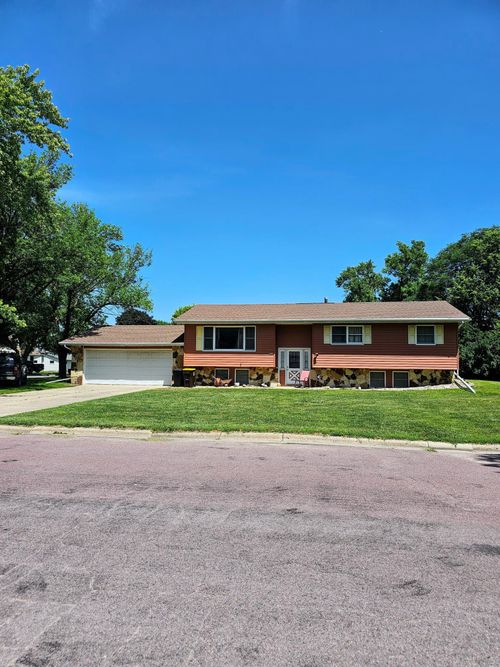 402 E 2nd St N, Truman, MN, 56088-1111 | Card Image