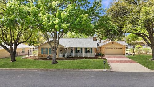 211 W Driftwood Dr, Fredericksburg, TX, 78624-2945 | Card Image