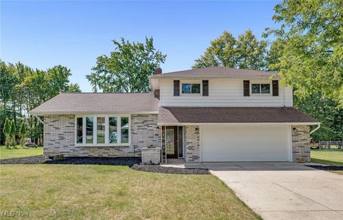 1040 Hunters Trl, Broadview Heights, OH, 44147-1928 | Card Image