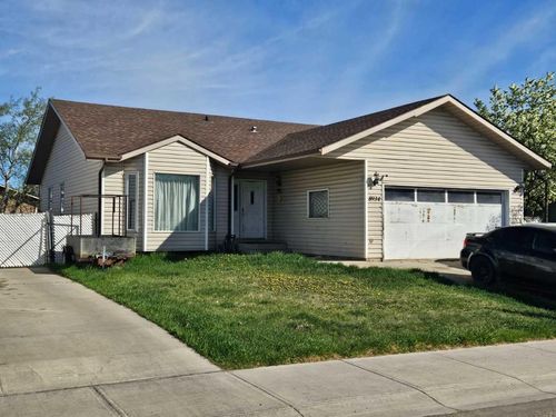 8934 103 Avenue, Home with 5 bedrooms, 3 bathrooms and 4 parking in Grande Prairie AB | Card Image